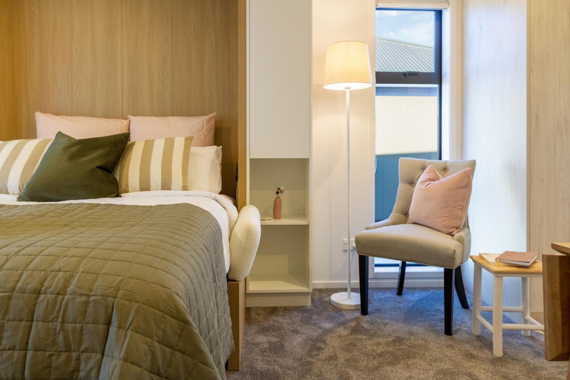 Luxury Studio With Balcony - Close To Supermarket Christchurch Dış mekan fotoğraf