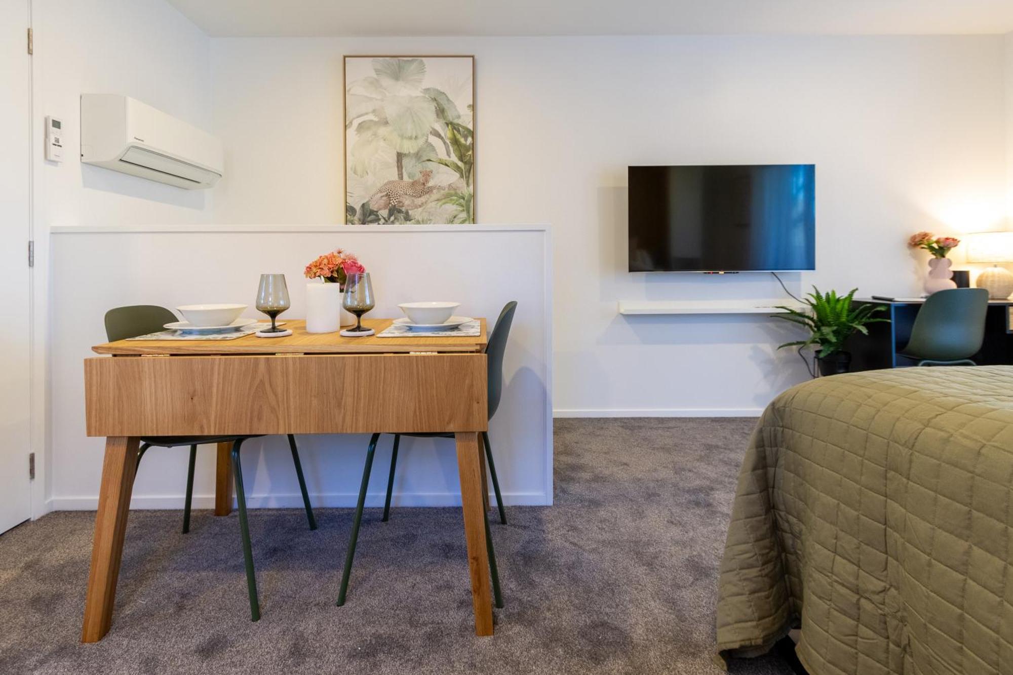 Luxury Studio With Balcony - Close To Supermarket Christchurch Dış mekan fotoğraf