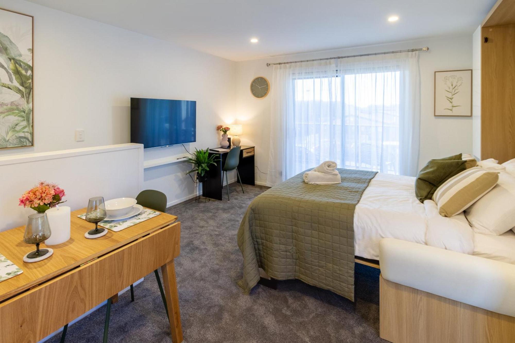 Luxury Studio With Balcony - Close To Supermarket Christchurch Dış mekan fotoğraf